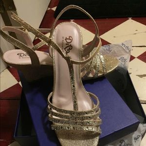 Diva by Benjamin walk, champagne wedge